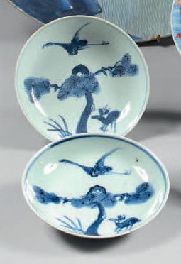 CHINE pour le JAPON Deux coupes circulaires "koso­metsuké" décorées en bleu sous...
