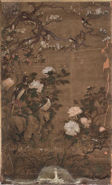 CHINE Encre et couleurs sur soie, représentant des oiseaux per­chés sur des branches...