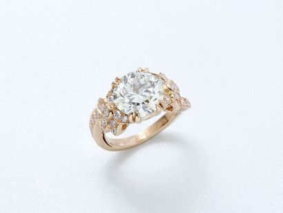 null L.E. LEJEUNE ‘’JASMIN’’
Bague en or rose 750 millièmes, ornée d’un diamant demi-taille...