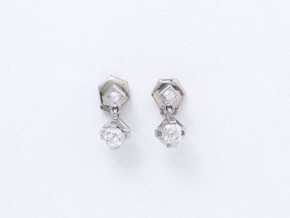 null Paire de boucles d’oreilles en or gris 750 millièmes ornées de diamants taille...