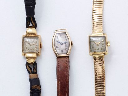 null Lot en or 750 et 585, composé de 3 montres bracelets de dame, mouvements mécaniques....