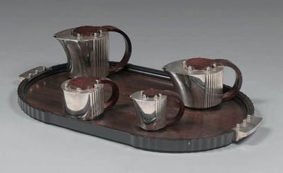 MAISON PUIFORCAT (ORFÈVRE) - FRANCE Service à thé et à café en métal argenté à corps...