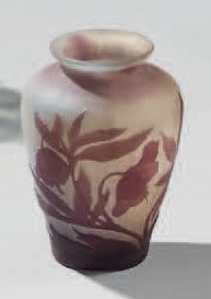 GALLÉ Émile (Établissements) Vase conique à épaulement renflé et col étranglé. Épreuve...