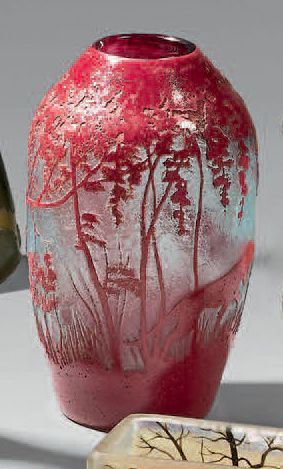 LEGRAS Vase ovoïde allongé. Épreuve de tirage industriel réalisée en verre doublé...