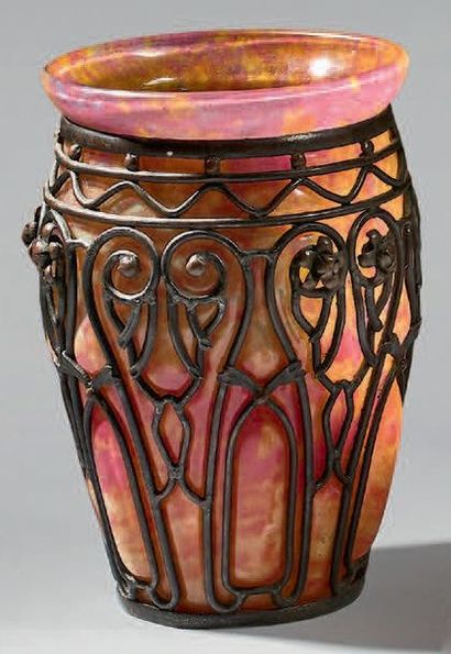 DAUM & MAJORELLE Louis (1859-1926) Vase conique à col évasé. Épreuve de tirage industriel...