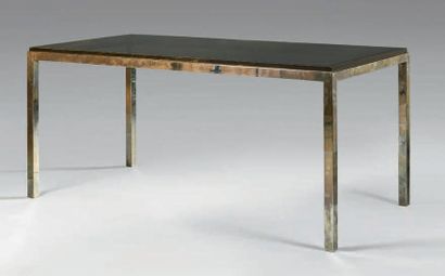 RIZZO Willy (1928-2012) Table de salle à manger à structure en métal chromé, pla­teau...