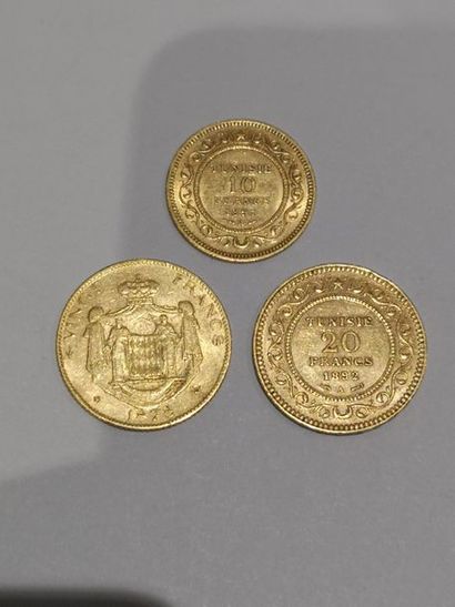 null 
Lot de 3 pièces en or comprenant :

Pièce de 20 Francs or Monaco datée 1878

Pièce...