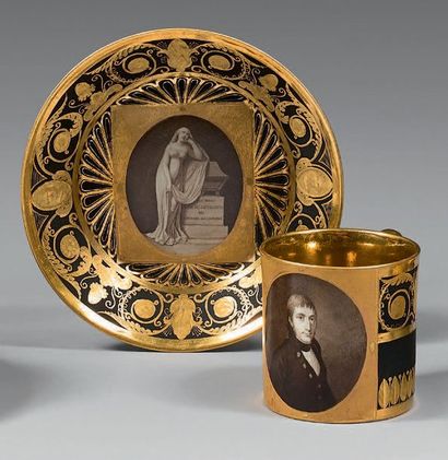 null Gobelet et sa sous-tasse en porcelaine du début du XIXème siècle, peut-être...