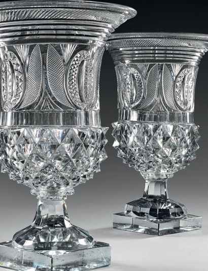 null Paire de grands vases et deux pieds en cristal de Vonêche du début du XIXème...