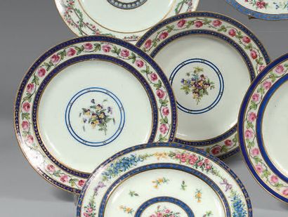 null Deux assiettes en porcelaine de Sèvres du XVIIIème siècle
Circa 1793-1800, marques...