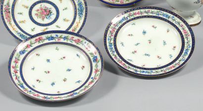 null Deux assiettes en porcelaine de Sèvres du XVIIIème siècle
Circa 1793-1800, marques...