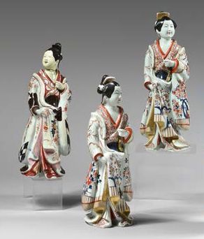 null Trois dames de cour «bijin» en porcelaine imari
Une Japon, XVIIIe siècle; la...