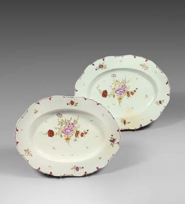 null Paire de plats ovales en porcelaine de Ludwigsbourg, XVIIIe siècle Marques en...