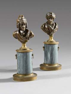 null Paire de bustes en bronze ciselé et patiné et marbre bleu turquin; ils représentent...