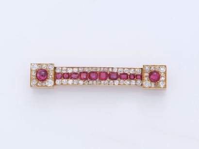 null Broche barrette en or 56 zolotniks (583 millièmes) satiné, décorée d’une ligne...