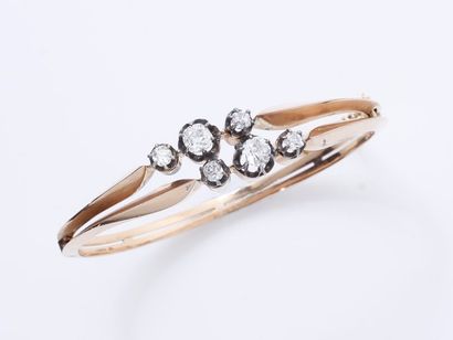 null Bracelet jonc ouvrant ajouré en or 750 et argent 800 millièmes décoré de 6 diamants...