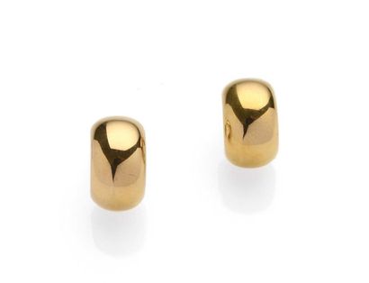 null Pair of 18K (750° thousandths) yellow gold earrings with half spheres motif....