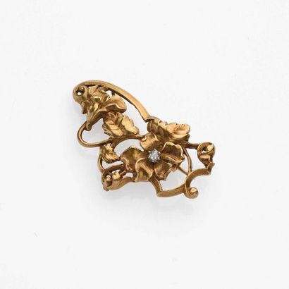 null 18K yellow gold (750° thousandths) pendant brooch with foliage decoration in...