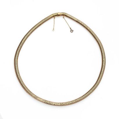 null Short necklace in 18K (750° thousandths) pink gold with tubogas mesh. Ratchet...