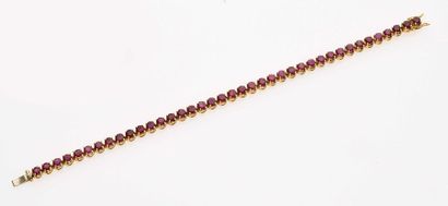 null 18K (750° thousandths) yellow gold bracelet composed of a line of 39 round rubies...