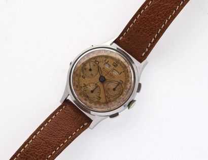 null RICHARD Triple calendar, reference 44, circa 1945. Chronograph watch with date...