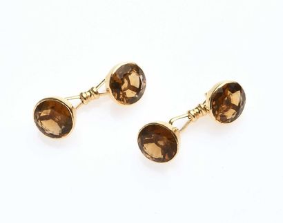 null Pair of 18K (750° thousandths) yellow gold cufflinks decorated with round citrines...