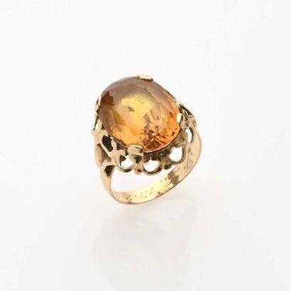 null Ring in 18K (750° thousandths) yellow gold decorated with an oval citrine set...