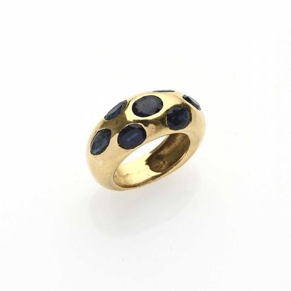 null Ring in 18K (750° thousandths) yellow gold set with 7 oval cut sapphires in...