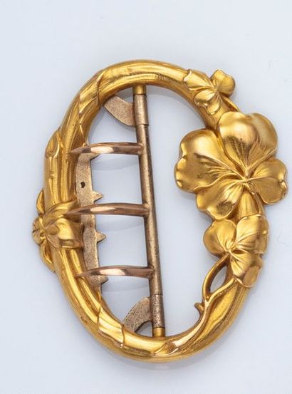 null Belt buckle and brooch in 18K (750° thousandths) yellow gold from the Art Nouveau...