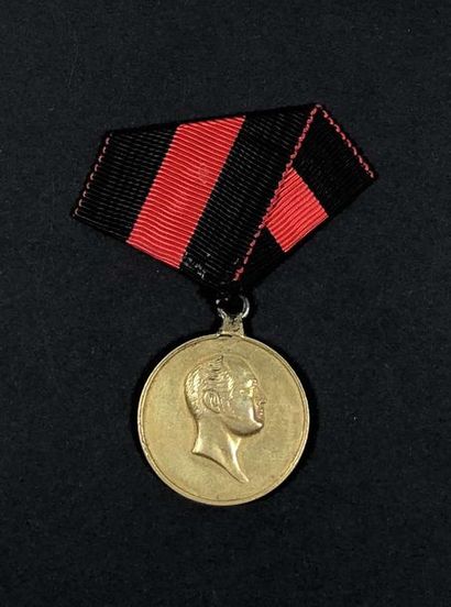 null MÉDAILLE COMMÉMORATIVE DU CENTENAIRE DE LA CAMPAGNE DE 1812, au profil d’Alexandre...