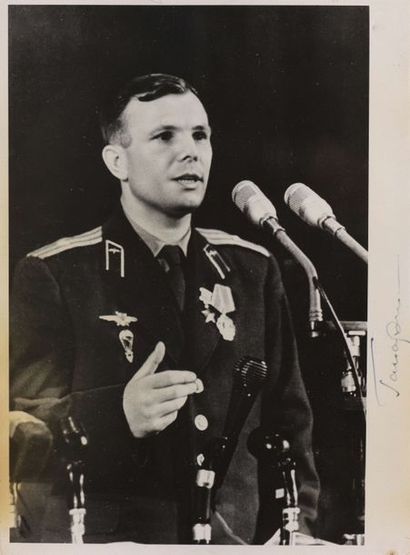 null GAGARINE, Iouri Alexeïevitch (1934-1968)

Gagarine à une conférence en 1961....