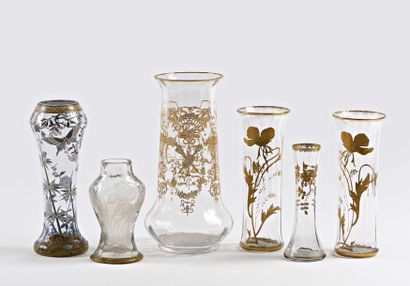 null E. ENOS Vase de forme balustre en cristal à décor gravé d’iris. Base cerclée...