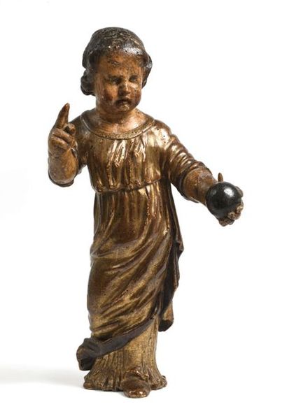 null Christ enfant en bois doré tenant un globe. XVIIIème siècle H. 61 cm. l. 32...