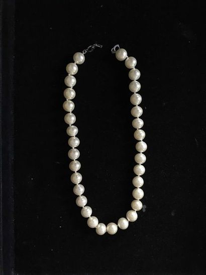 null Christian Dior Collier de perles de cultures d’un diamètre de 12mm, le fermoir...
