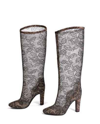 null VALENTINO : bottes en dentelle noire et cuir nude. Talons : 9.5 cm – T. 39 Très...