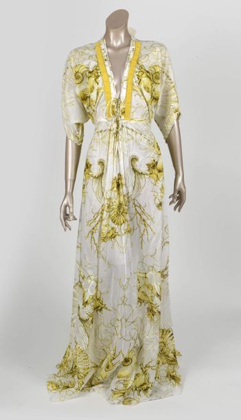 null Roberto CAVALLI : robe longue en coton blanc à décor stylisé de coquillages...