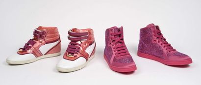null GUCCI – Sergio ROSSI : sneakers en cuir rose parsemé de cristaux de Swarovski...