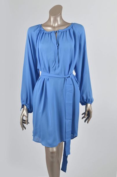 null Emilio PUCCI : une robe en soie bleue, manches longues, et une chemise dans...