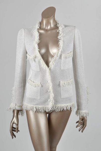 null CHANEL : veste en coton lin et polyamide blanc, boutonnage simple siglé, quatre...