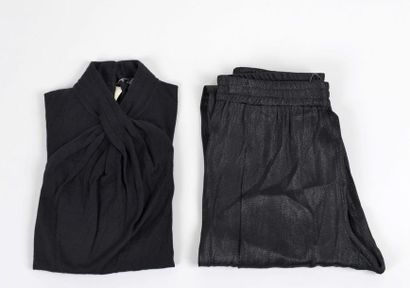 null GUCCI – Salvatore FERRAGAMO : un pantalon sport swear en soie et lurex noir,...