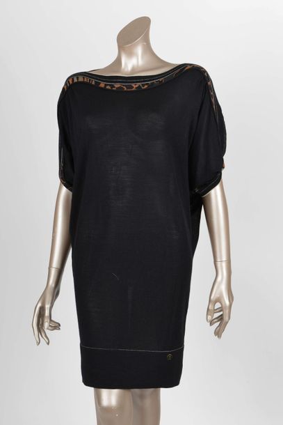 null Roberto CAVALLI : robe manches courtes en laine noire, important col roulé....