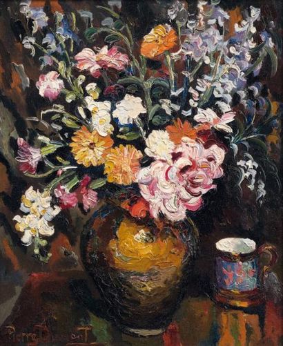 Pierre DUMONT (1884-1936) Bouquet de fleurs Huile sur toile. Signée en bas à gauche....