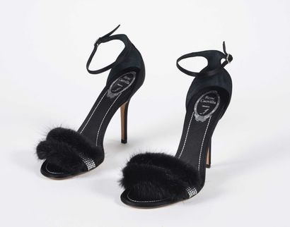 null René CAOVILLA : sandales en satin noir avec application de strass et de vison....