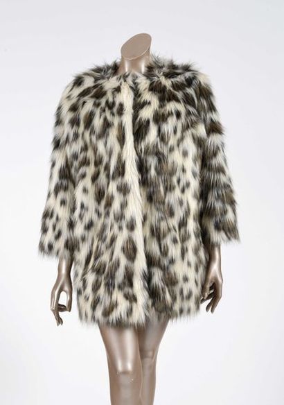 null PRADA : manteau ¾ en fausse fourrure à motifs léopard blanc et noir, boutonnage...