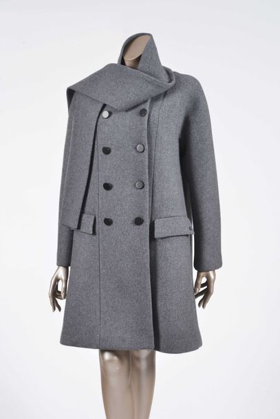 null GUCCI : manteau en laine gris à double boutonnage, manches longues, avec son...