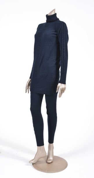 null Roberto CAVALLI : ensemble comprenant un pull long en laine et viscose bleu...