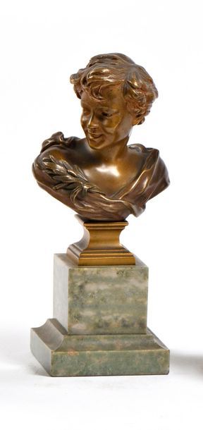 null Eugène René ARSAL (1884-1972) Young man's bust Bronze print with a gilt patina,...