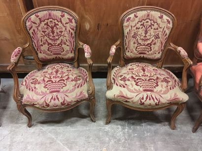 null Pair of Louis XV style convertible armchairs