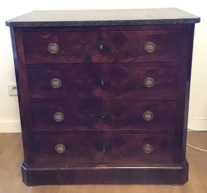 null Small mahogany veneer chest of drawers, it opens by four drawers, grey marble...