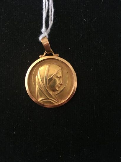 null Médaille de la Vierge en or jaune chifrée MD. Pb.: 8.9 grs
